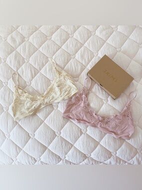 𝜗𝜚SKIMS lace scoop bralettes set in bouquet print